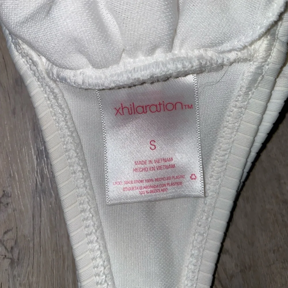 Xhilaration White Knot Bikini Top - Size Small - Picture 3 of 3